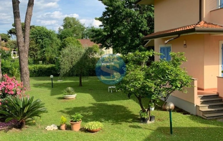 Villa singola in affitto a Pietrasanta