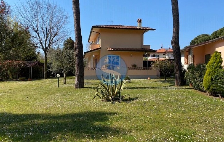 Villa singola in affitto a Pietrasanta