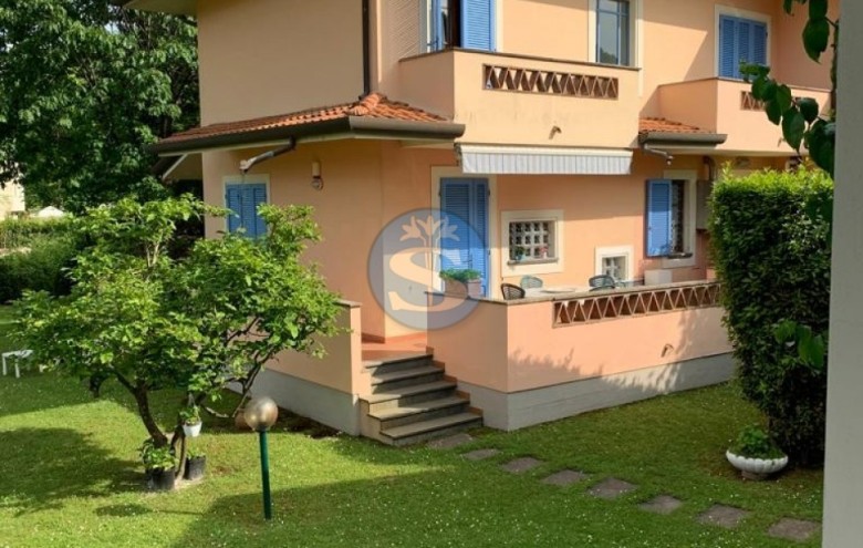 Villa singola in affitto a Pietrasanta