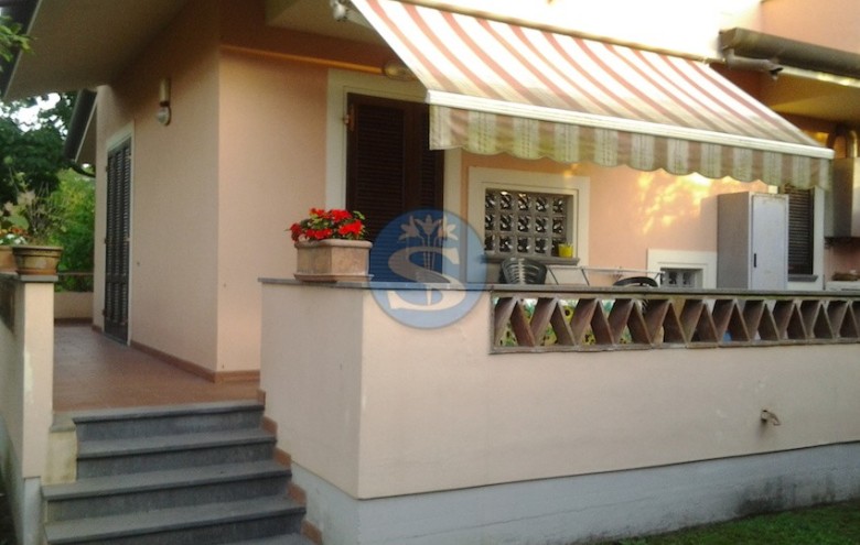 Villa singola in affitto a Pietrasanta