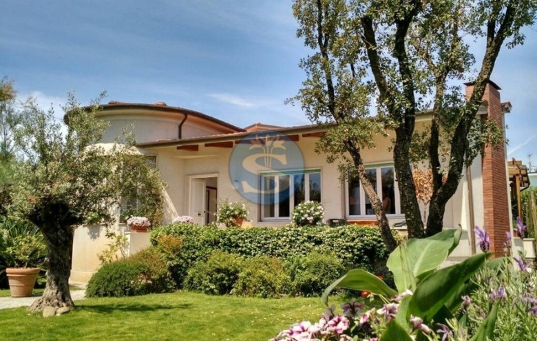 Villa singola in affitto a Pietrasanta