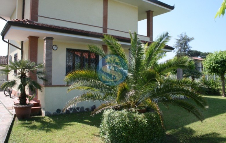Villa singola in affitto a Forte dei Marmi