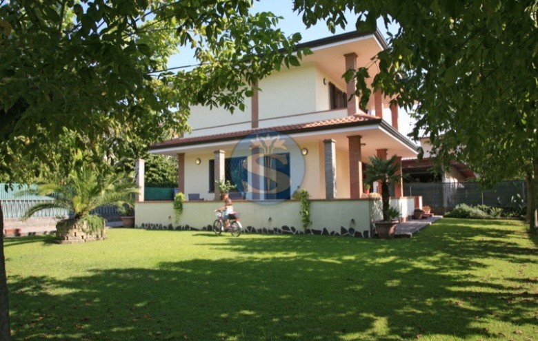 Villa singola in affitto a Forte dei Marmi