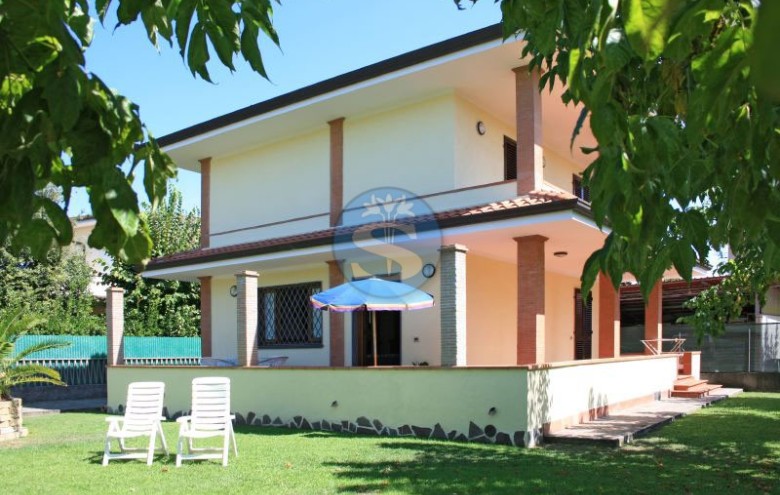 Villa singola in affitto a Forte dei Marmi