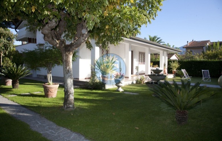 Villa singola in affitto a Forte dei Marmi