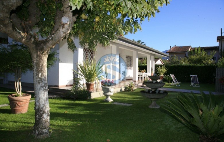 Villa singola in affitto a Forte dei Marmi