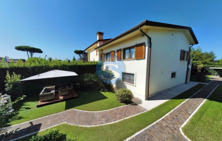 Villa singola in affitto a Forte dei Marmi