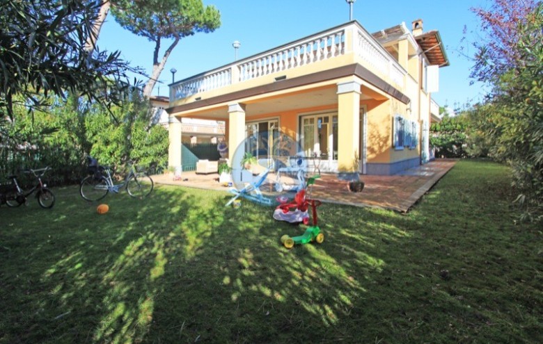 Villa singola in affitto a Forte dei Marmi