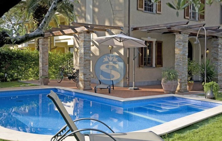 Villa singola in affitto a Forte dei Marmi