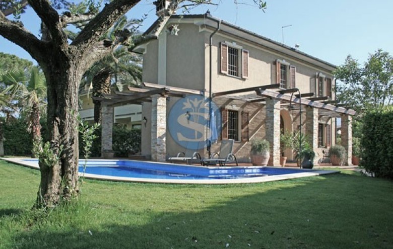 Villa singola in affitto a Forte dei Marmi