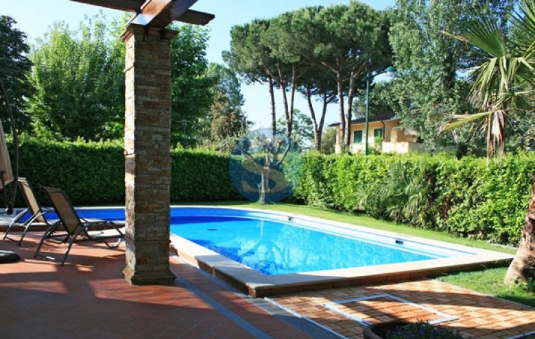 Villa singola in affitto a Forte dei Marmi