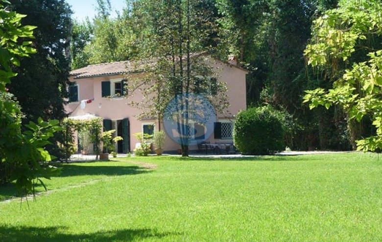 Villa singola in affitto a Forte dei Marmi