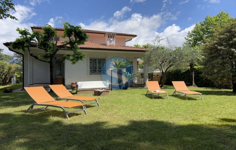 Villa singola in affitto a Forte dei Marmi