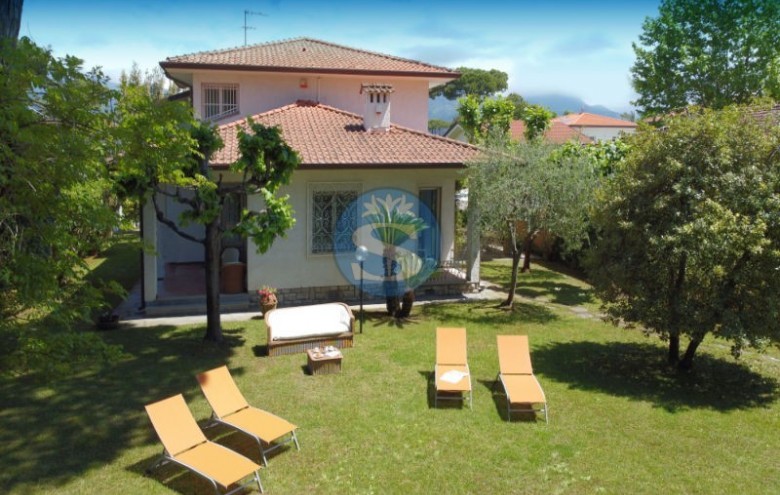 Villa singola in affitto a Forte dei Marmi