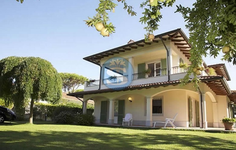 Villa singola in affitto a Forte dei Marmi