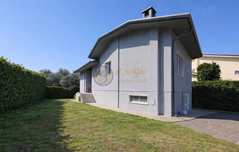 Villa singola in vendita a Seravezza