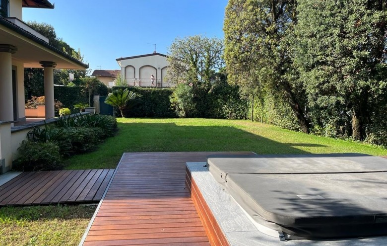 Villa singola in affitto a Forte dei Marmi