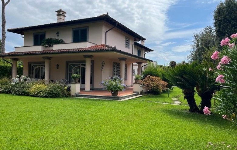 Villa singola in affitto a Forte dei Marmi