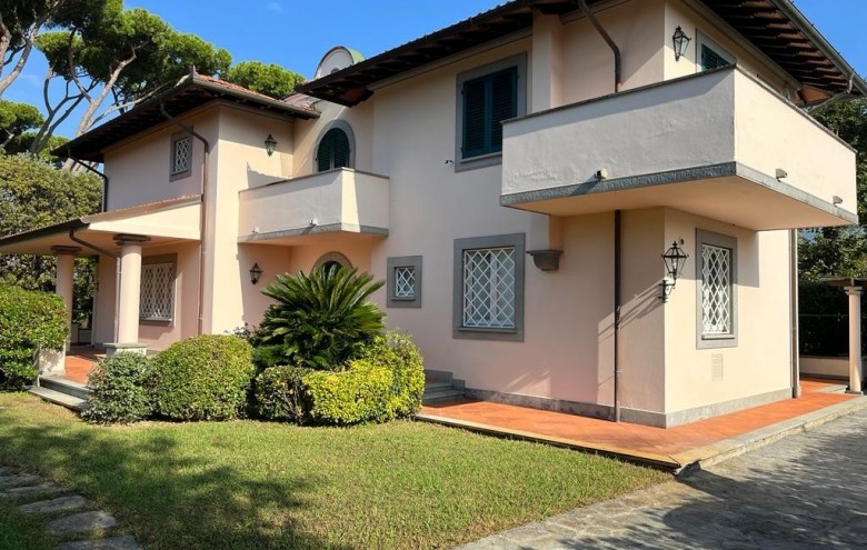 Villa singola in affitto a Forte dei Marmi