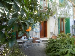 viareggio-vendesi-bellissima-villa-con-dependance-giardino-e-posto-auto-rif-sv011