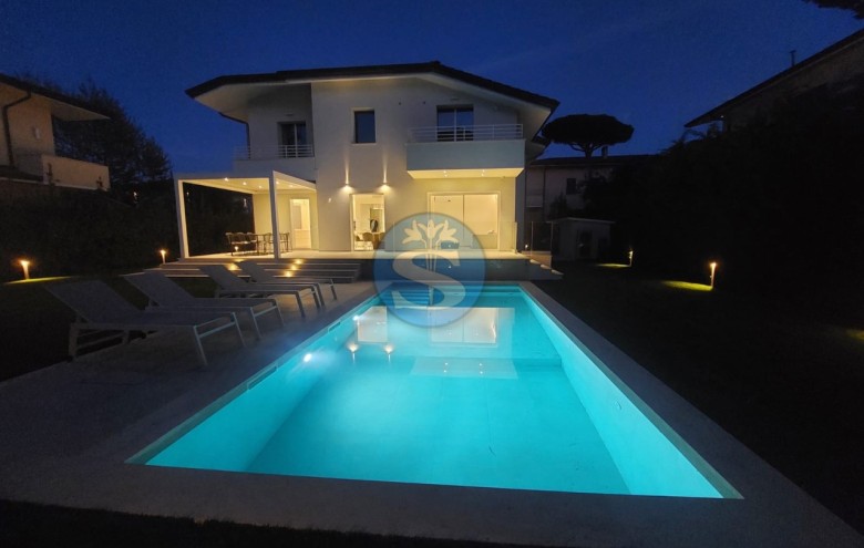 Villa singola in vendita a Pietrasanta