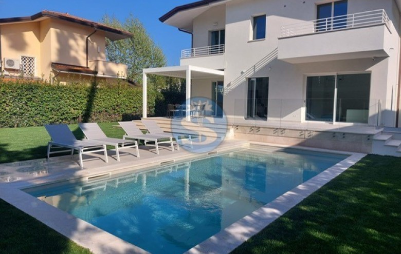 Villa singola in vendita a Pietrasanta