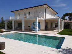 marina-di-pietrasanta-vendita-bellissima-villa-singola-6-camere-7-bagni-ref-sv06