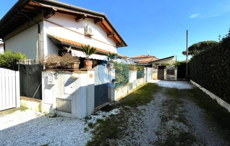 Bifamiliare in vendita a Pietrasanta