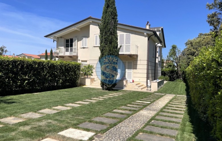 Villa singola in vendita a Pietrasanta