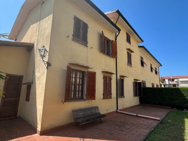 Bifamiliare in vendita a Viareggio