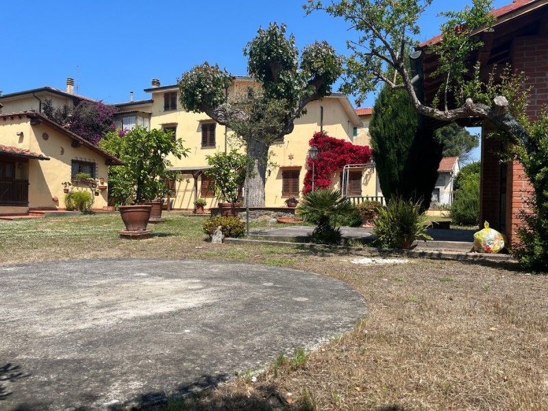Bifamiliare in vendita a Viareggio