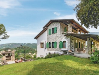 Villa singola in vendita a Camaiore