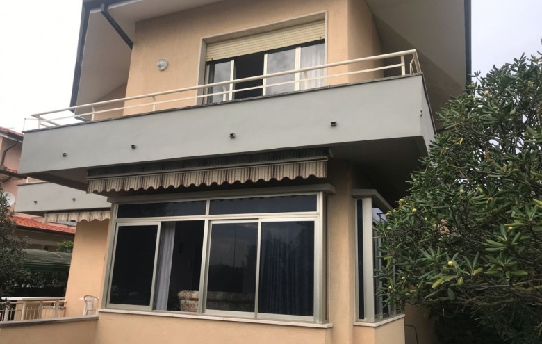 Bifamiliare in vendita a Pietrasanta