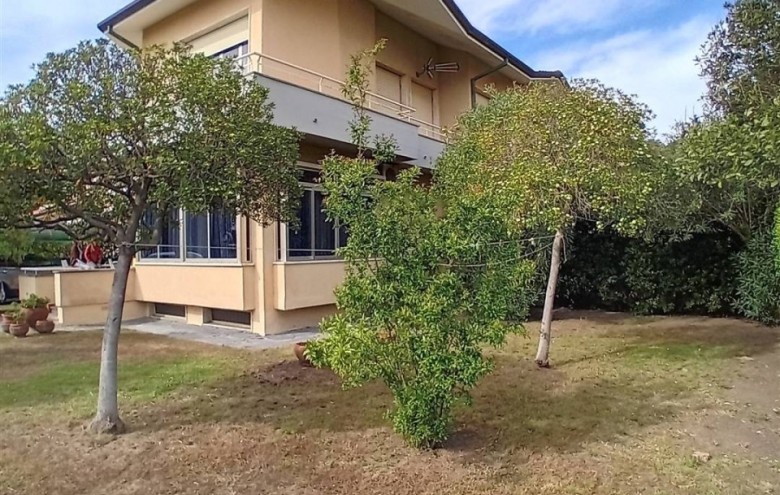 Bifamiliare in vendita a Pietrasanta