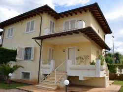 villetta-bifamiliare-con-giardino