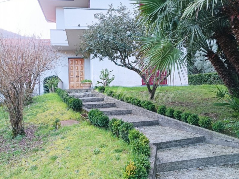 Villa singola in vendita a Camaiore