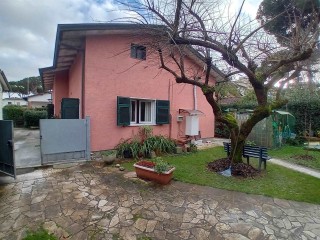 Villa singola in vendita a Vittoria Apuana