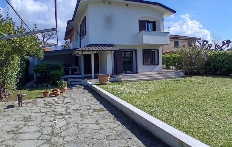 Bifamiliare in vendita a Forte dei Marmi