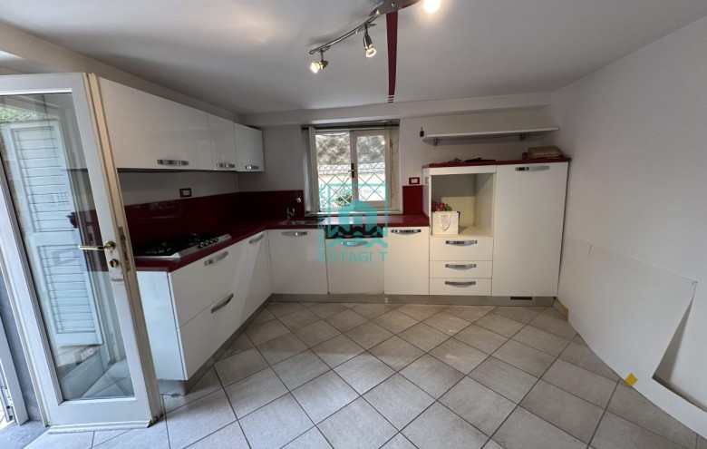 Bifamiliare in vendita a Camaiore