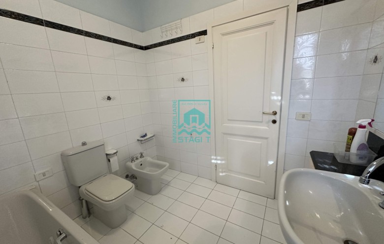 Bifamiliare in vendita a Camaiore