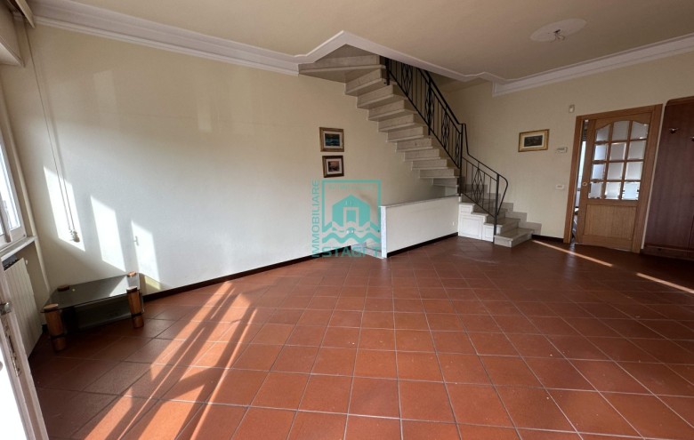 Bifamiliare in vendita a Camaiore