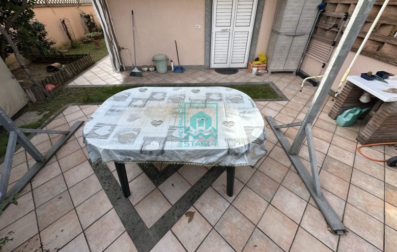 Bifamiliare in vendita a Camaiore