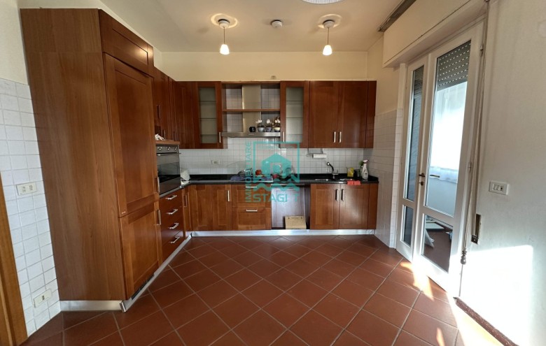 Bifamiliare in vendita a Camaiore