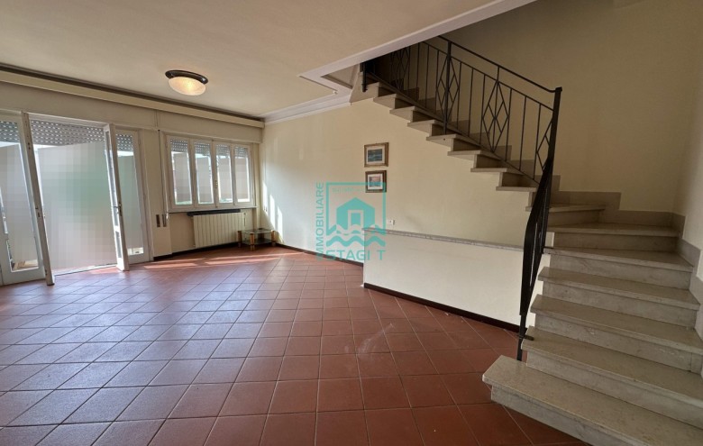 Bifamiliare in vendita a Camaiore