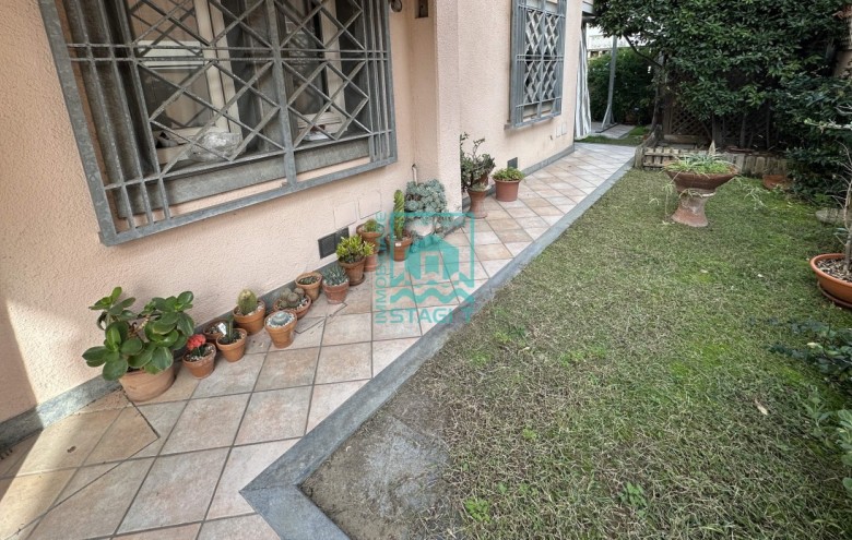 Bifamiliare in vendita a Camaiore