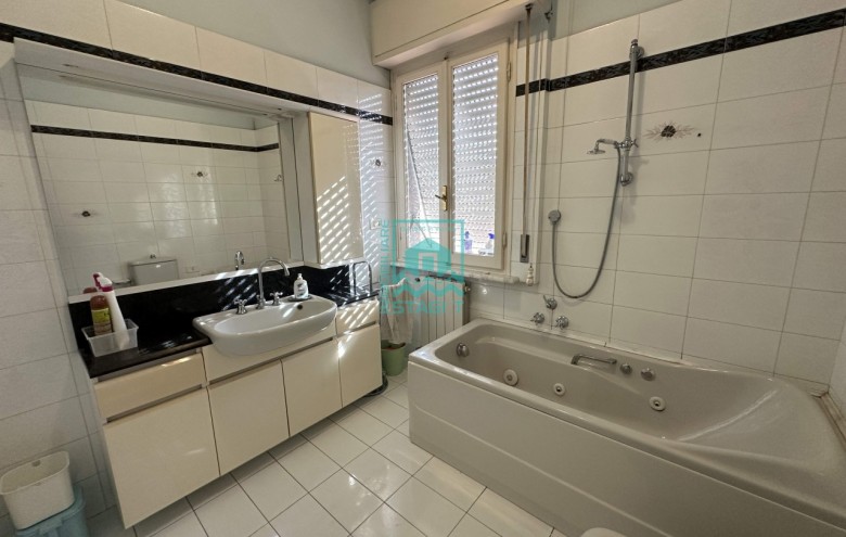 Bifamiliare in vendita a Camaiore