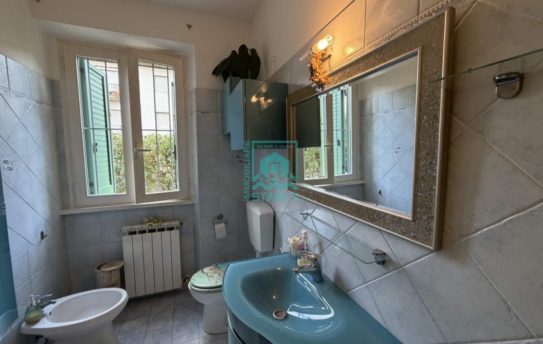 Bifamiliare in vendita a Camaiore