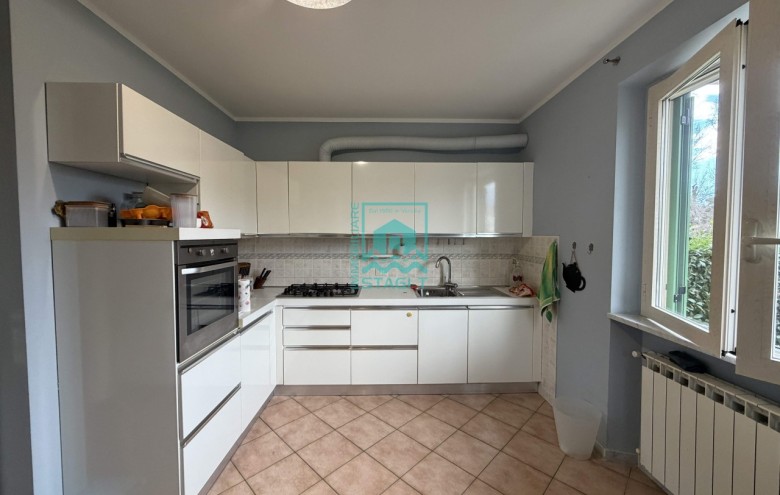 Bifamiliare in vendita a Camaiore