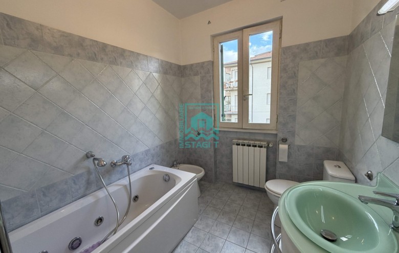 Bifamiliare in vendita a Camaiore