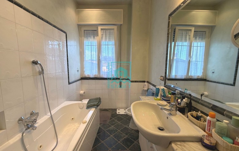 Bifamiliare in vendita a Camaiore